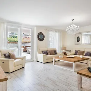 https://sitges-spaces-mediterranean-apartments-5-bedrooms-4.catalonia-hotels.com