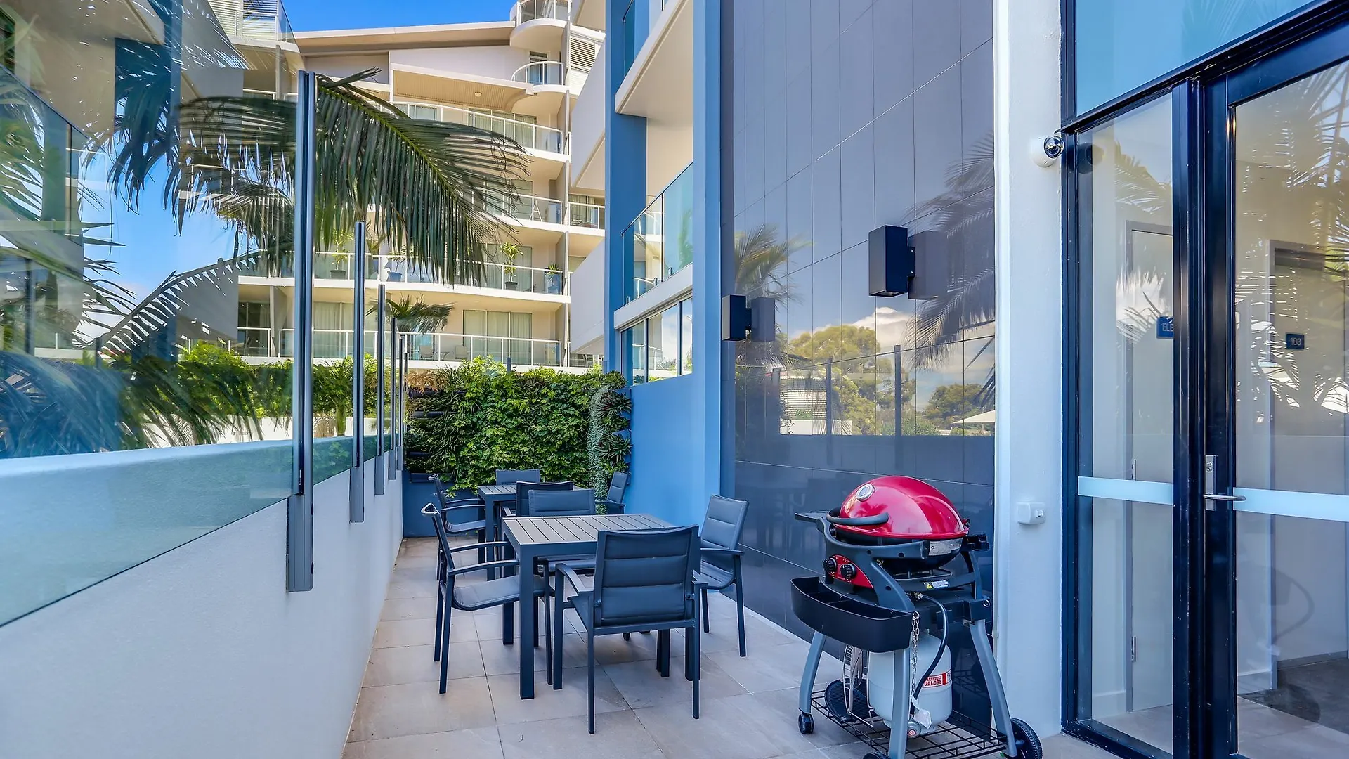 Direct Collective - Sea Breeze Mooloolaba Hotel